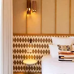 Lou Hotel