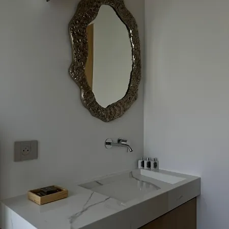 Lou Hotel