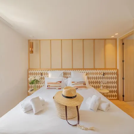 Lou Hotel
